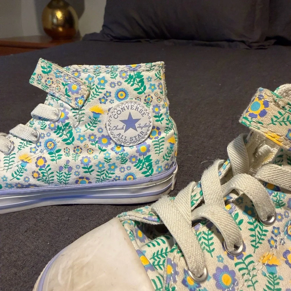 Converse Kids Floral High-Top Sneakers - White/Green/Yellow (size 10)